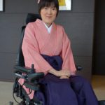 西岡奈緒子さん：着物と袴で大学を卒業